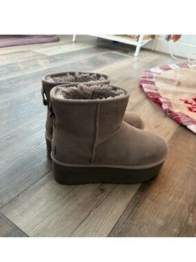 UGG Short Suede Platform Boots in Taupe Gray